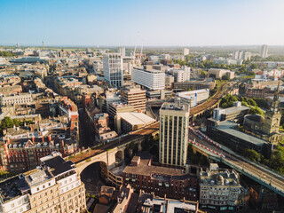 Obraz premium Newcastle upon Tyne: 17th Aug 2025: Drone view of Newcastle upon Tyne reveals a busy city skyline filled with buildings and roads