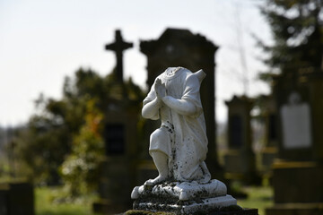 Obraz premium beschädigter grabengel