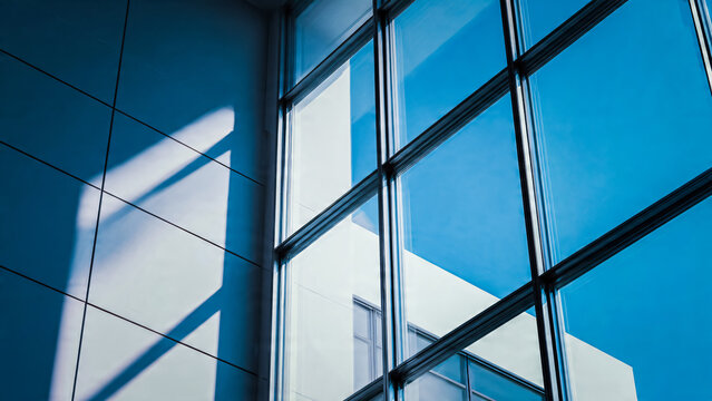 Fen&ecirc;tre sur fa&ccedil;ade de b&acirc;timent, vue int&eacute;rieure