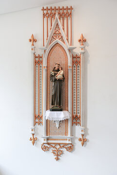 Church sanctuary, religion. Catholicism.