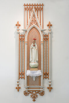 Church sanctuary, religion. Catholicism.