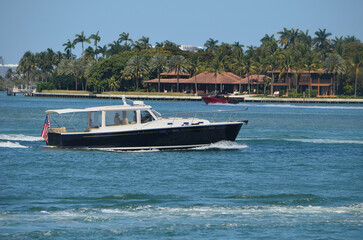 Obraz premium Well Maintained Vintage Cabin Cruiser