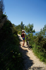 Kobieta i rower górski © dariog1973