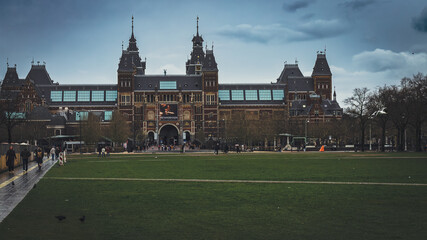 Fototapeta premium Great museum with a lovely park