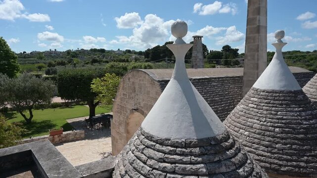 i coni dei trulli di alberobello in puglia