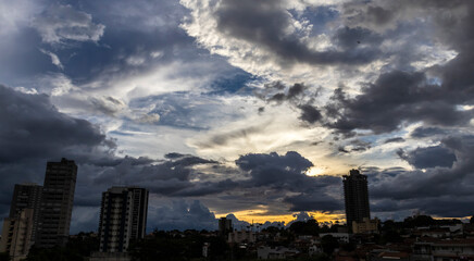 Fototapeta premium Dramatic Storm Clouds Over Brazilian City at Sunset Showing Atmospheric Instability and Weather Formation