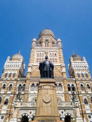 Obraz premium 4K Image of BMC Headquarters Mumbai Capturing Victorian Gothic Architectural Style, Historic Municipal Corporation Building with Detailed Facade, Grand Dome and Urban Heritage Landmark