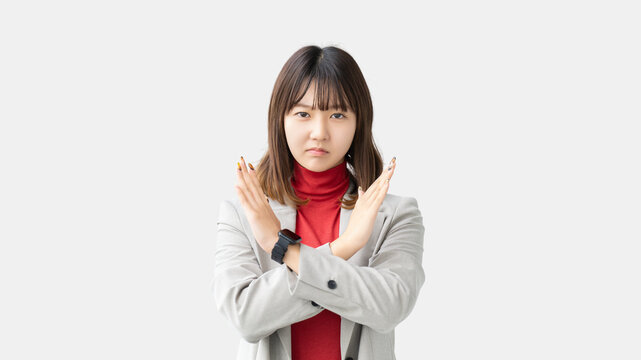 バツのポーズで否定するビジネスウーマン 注意やNGのイメージ, Businesswoman Showing No Gesture with Crossed Arms Concept