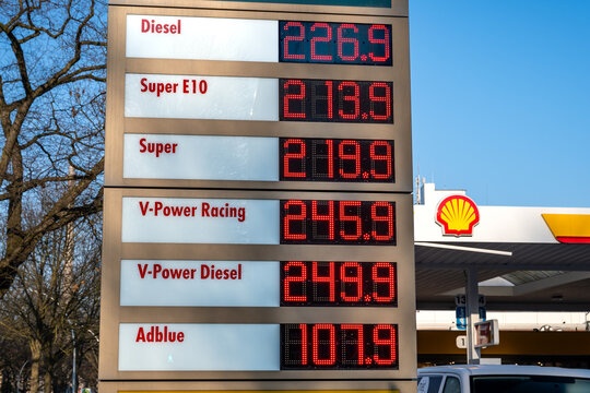 Hamburg Germany 2026 03 19: High gas and diesel prices on a display of a Shell gas station