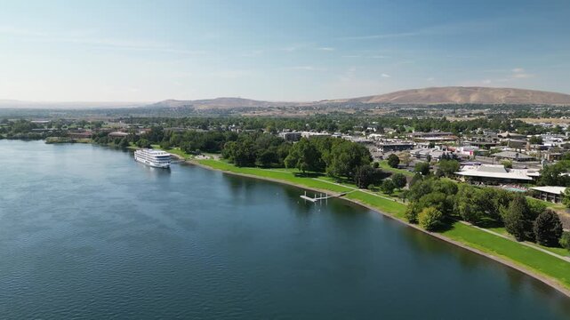 Central Richland, WA - Riverboat - Columbia River