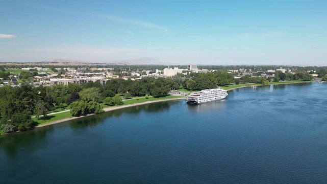 Central Richland, WA - Riverboat - Columbia River