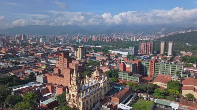 Aerial view of Medell&iacute;n, Colombia, showcasing vibrant cityscape