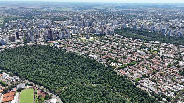 Imagem Panor&acirc;mica a&eacute;rea de Maring&aacute;, Paran&aacute;, com a Catedral ao centro, os parques, bairros e pr&eacute;dios ao fundo!