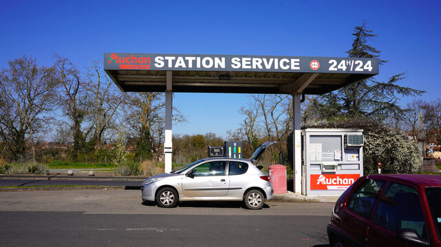 MARINGUES, FRANCE - MARCH 18, 2026: Car at an Auchan 24/7 gas station on a clear sunny day.