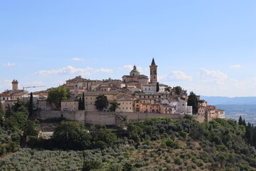 Fototapeta premium View of the hill town of Trevi, Umbria