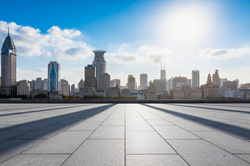 Obraz premium Urban Skyline with Empty Plaza and Skyscrapers