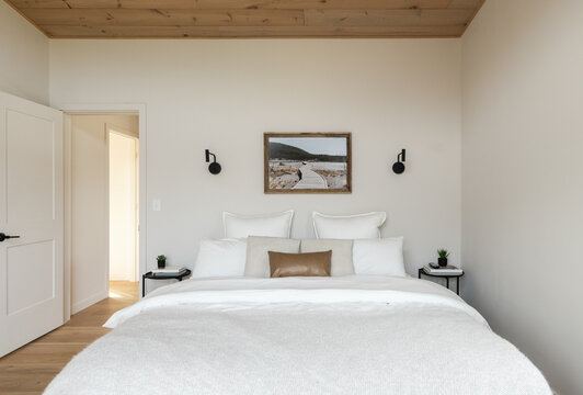 A modern interior of a bedroom in a getaway cabin.
