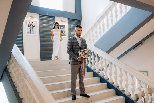 the first meeting of the bride and groom on the hotel