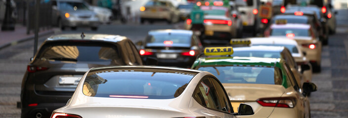 The Taxi in Traffic Flow