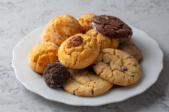 Turkish baked goods: sweet cakes and cookies - Turkish name; Tatli kuru pasta
