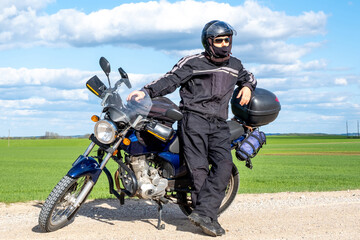 biker stands near his motorcycle © Eugeniusz