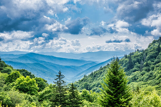 Breathtaking View of the Blue Ridge Mountains: Exploring Scenic Appalachian Beauty of the Smoky Mountains, USA