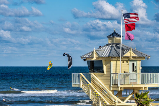 Experience Thrilling Kiteboarding Adventures at Iconic New Smyrna Beach Lifeguard Tower &ndash; Discover the Perfect Ocean Escape!