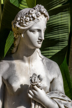 Elegant Marble Statue Surrounded by Lush Greenery - Explore Timeless Art in Natural Settings, Florida, St. Augustine, USA