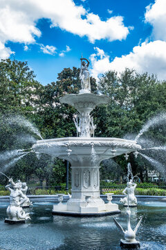 Discover the majestic Forsyth Park Fountain in Savannah, Georgia, USA