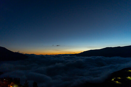 Atardecer en los andes de ecuador 