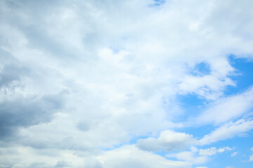 Naklejka premium Beautiful view of blue sky with clouds as background