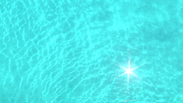 太陽の光がキラキラ輝く水面