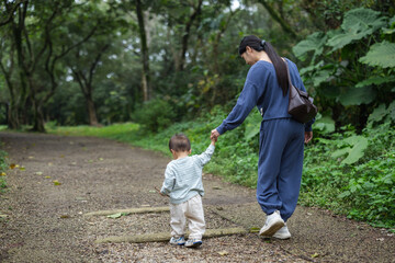 Fototapeta premium Mother and baby bonding together in natural countryside