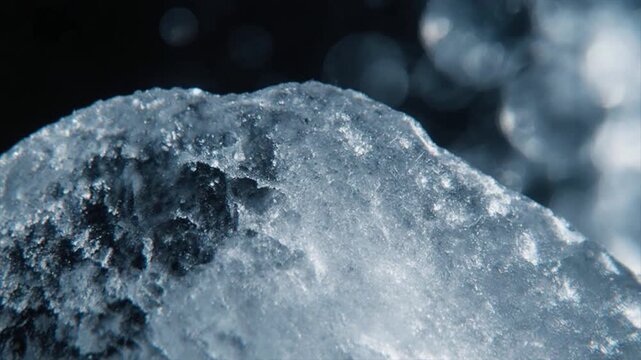 霜が降りた氷の表面と奥底の気泡をなめるマクロスライド