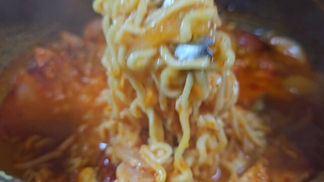 A video of an army stew in a bowl, which is constantly popular with Koreans