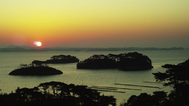 松島湾から昇る朝日