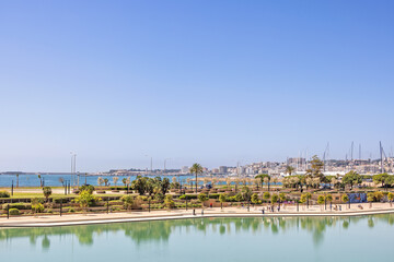 Naklejka premium Utsikt över kusten från Parc de la Mar i Palma de Mallorca