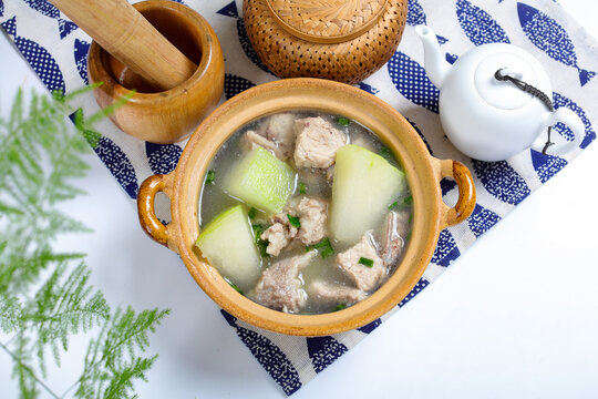 Braised Pork Ribs Soup with Winter Melon