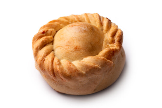 Panada, torta salata ripiena di carne di agnello e patate, ricetta tipica della Cucina Sarda, Cibo Italiano 