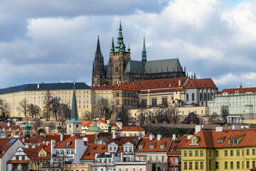 Fototapeta premium Panoramic View of Prague Architecture with Hradčany Castle District
