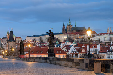 Obraz premium Panoramic View of Prague Architecture with Hradčany Castle District