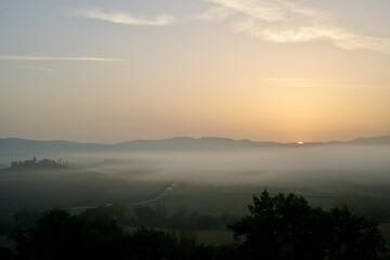Obraz premium Misty Sunrise over Rolling Hills in Siena Province, Tuscany, Italy