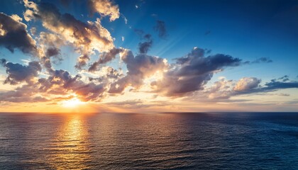 Fototapeta premium A Magnificent Sky With Clouds Over The Sea In The Evening Stunning Sunset Above The Ocean