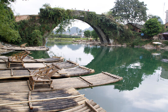 Guilin Bridge mit Flo&szlig;