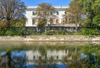 Fototapeta premium Villa von der Heydt, Stiftung Preußischer Kulturbesitz, Landwehrkanal, Von-der-Heydt-Straße, Tiergarten, Mitte, Berlin, Deutschland