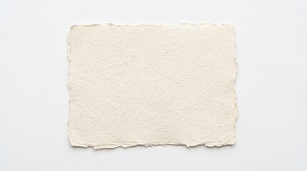 Obraz premium A rectangular sheet of handmade paper featuring a rough deckle edge and a textured surface finish