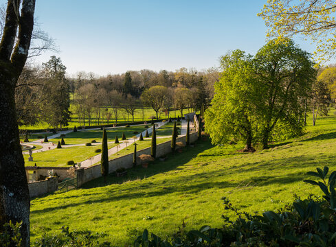 jardin structur&eacute; &agrave; la fran&ccedil;aise
