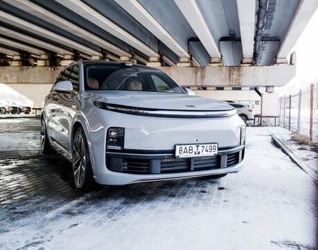 Li L9 Lixiang luxury full-size crossover