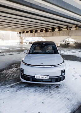grey luxury Li Auto L9 SUV