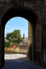 Obraz premium medieval gate on a street of Trujillo, Spain